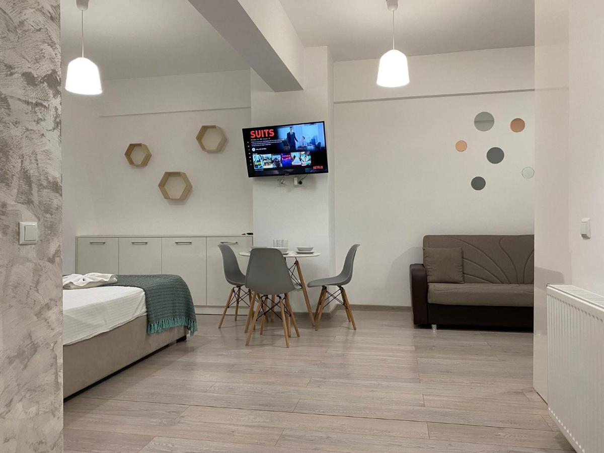 Studios & Apartments Palas By Glam At Lazar Towers 雅西 外观 照片