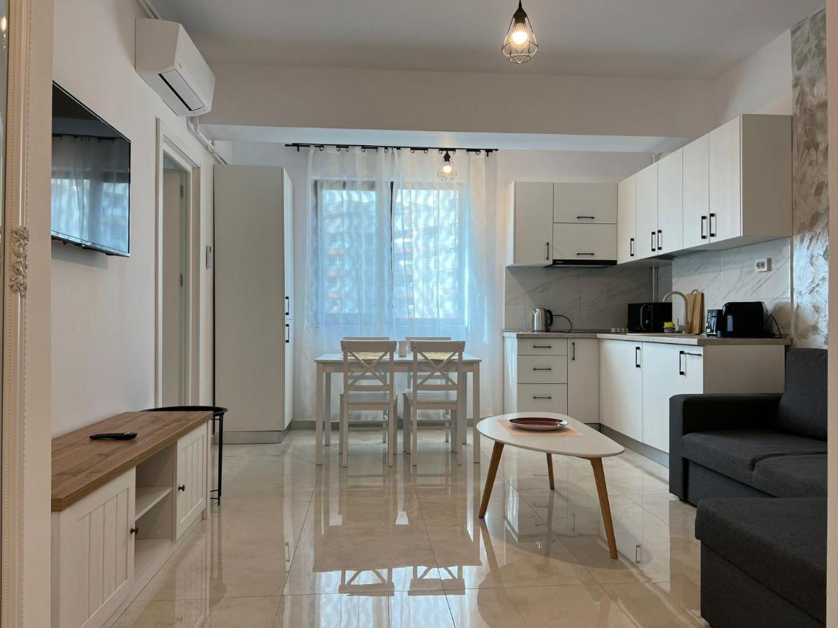 Studios & Apartments Palas By Glam At Lazar Towers 雅西 外观 照片