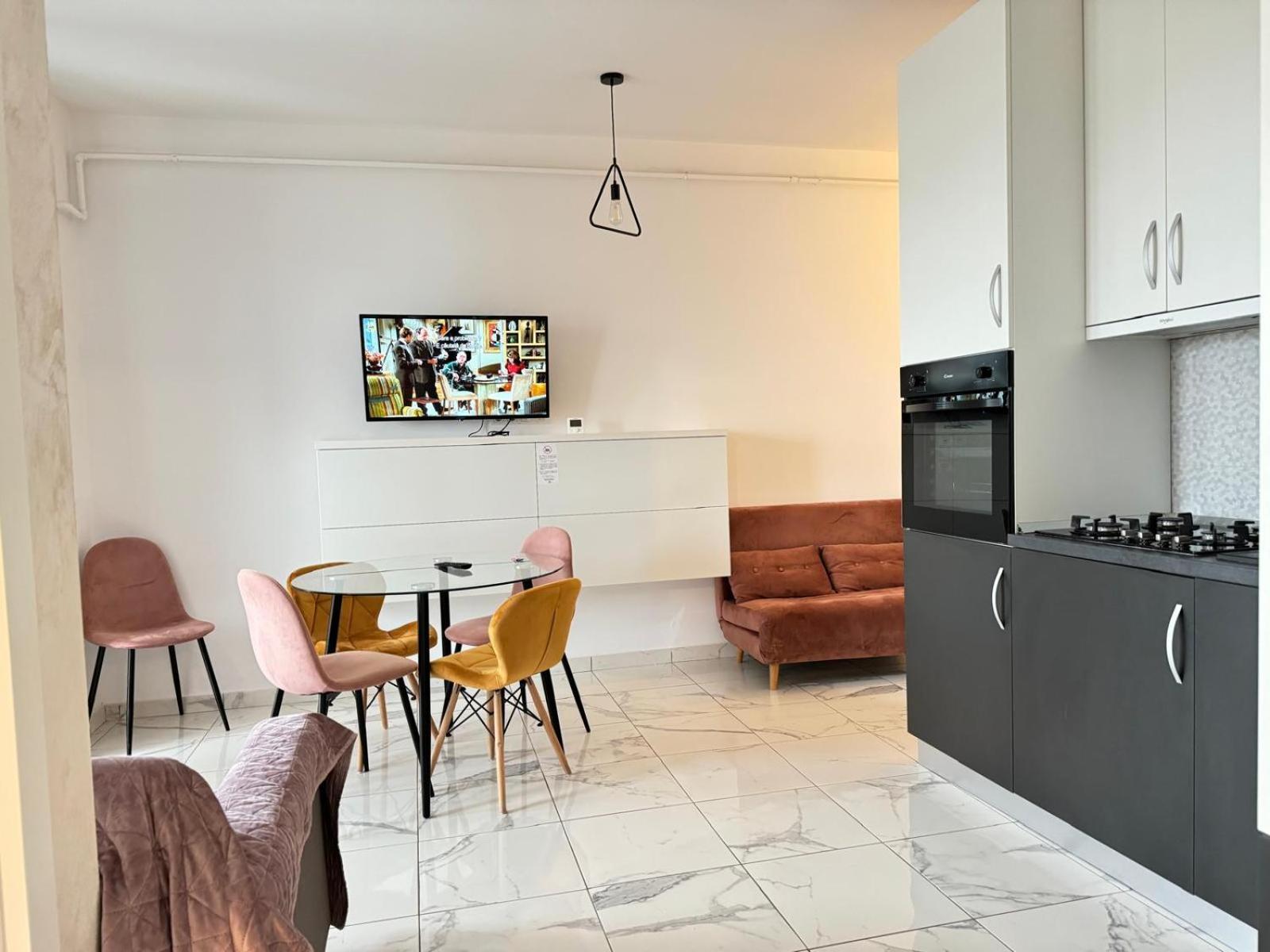 Studios & Apartments Palas By Glam At Lazar Towers 雅西 外观 照片